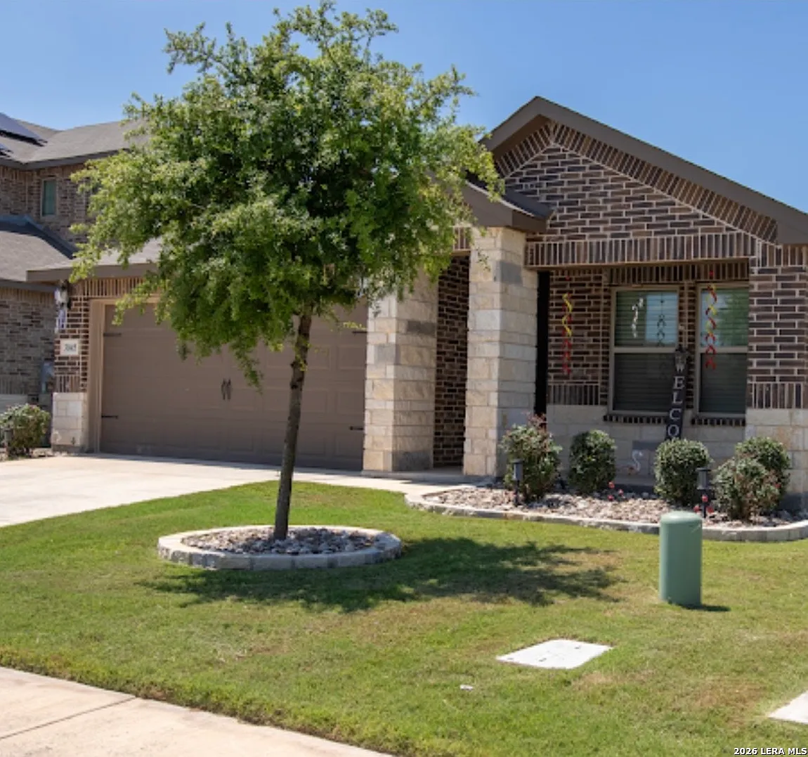 Fantastic 4-BR Home in the Orchard Park!
